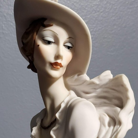 GIUSEPPE ARMANI FIGURINE